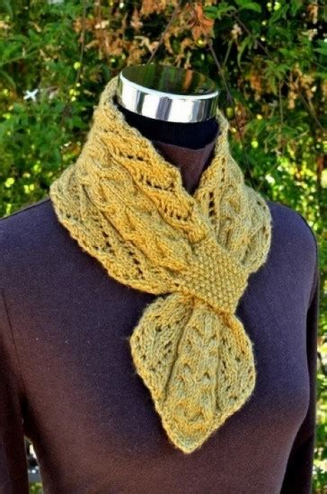 Models of knitted scarves for women