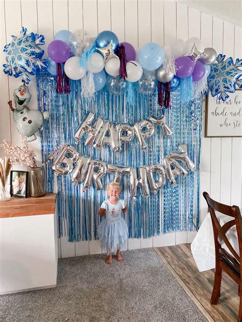 An Elegant Frozen Birthday Party Frozen Birthday Party Decorations Elsa