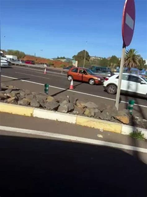 Caos En La Autopista Tf Un Accidente M Ltiple Un Coche Averiado Y