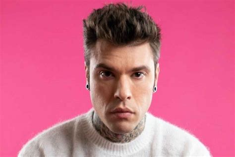 Fedez ha una nuova fidanzata sembra una cosa seria ecco chi è la