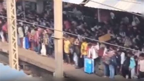 Video Hundreds Crowd Mumbai Railway Station To Board Train To Bihar