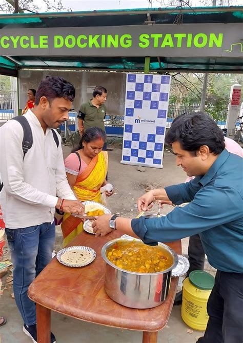 CSR MPokket Partners Roti On Wheels To Provide Nutritious Meals To