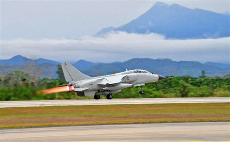 日夜鏖戰：航空兵某旅跨晝夜飛行訓練 新華網