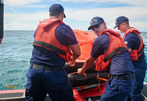 Dvids Images Coast Guard Station Marathon Rescues Two Mariners From