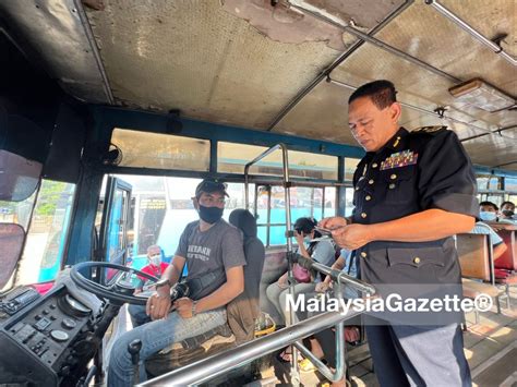 Mahu Ke Tandas Alasan Pemandu Van Cuba Langgar Anggota Jpj