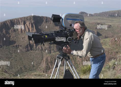 Tommy Lee Jones Director The Three Burials Of Melquiades Estrada Year