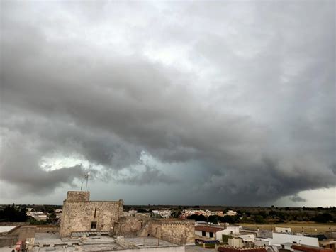 Maltempo Violento Temporale Nel Salento Allagamenti E Danni A