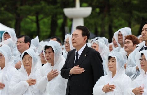 尹 “오월 정신 헌법 정신 그 자체자유민주 위협에 맞서 싸워야” 대한경제