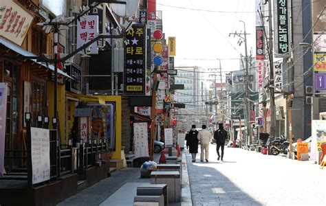 개강 앞뒀지만 발길 끊긴 대학가 상권 암울상가·원룸 텅텅 한국경제