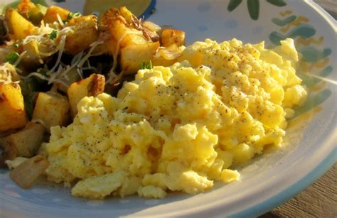 Creamy Scrambled Eggs In The Microwave Recipe - Genius Kitchen