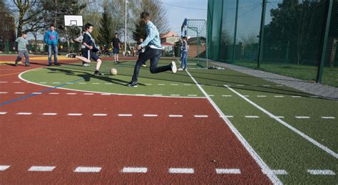 Szkolne obiekty sportowe otwarte czy zamknięte latem Wszystko w rękach