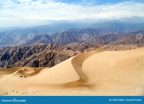 Duna De Arena De Cerro Blanco Cerca De La Ciudad De Nasca O Nazca En El