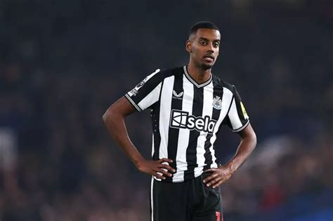 Alexander Isak breaks silence on Newcastle United future amid Arsenal ...