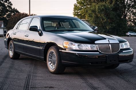 No Reserve 2002 Lincoln Town Car Cartier For Sale On Bat Auctions