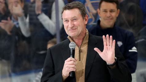 LOOK: Wayne Gretzky recreates hilarious Michael Scott meme from ‘The ...