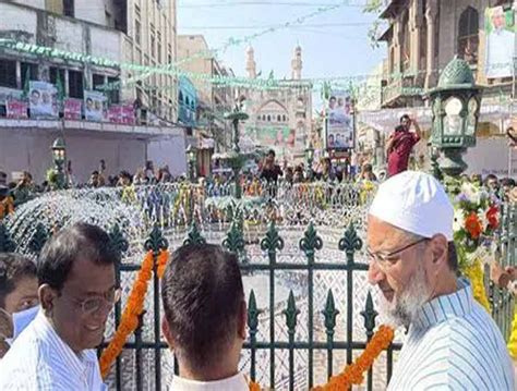 Asaduddin Owaisi Has Inaugurated Renovated Fountain Of Gulzar House