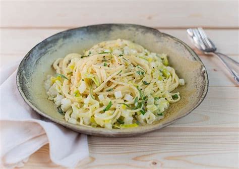 Spaghetti mit cremiger Kohlrabi Porree Soße Rezept HelloFresh