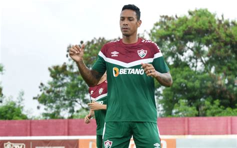 Zagueiro Retorna Ao Fluminense E Admite Responsabilidade Maior