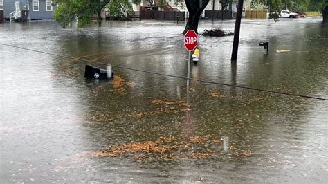 New Orleans streets flood, stalling traffic - no water reported in ...