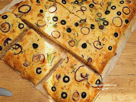 Foccacia z oliwkami i rozmarynem Kulinarny Świat