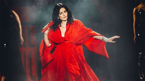 Laura Pausini A Sorpresa Sul Palco DellArena Di Verona Imusicfun