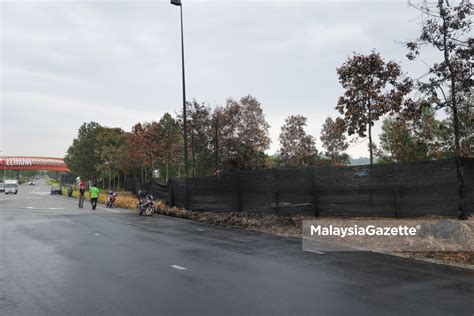 Lokasi Nahas Pesawat Di Bandar Elmina Ditutup Dengan Jaring Hitam