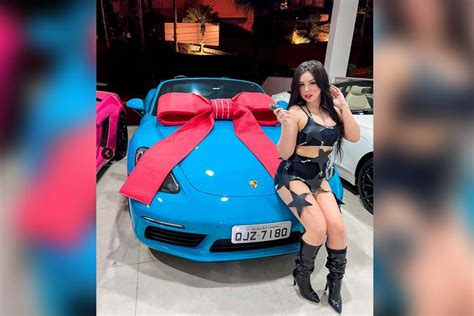 Melody Presenteia Irm Carro De Luxo Avaliado Em R Mil