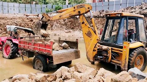 JCB 3DX Going Fully Sludge To Mahindra 475 Di Tractor Stuck In Mud