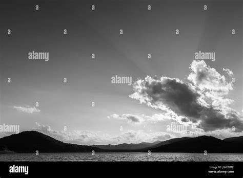 Sky Sun Rays Hi Res Stock Photography And Images Alamy