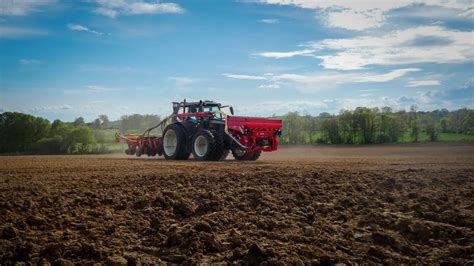 Préparation des Terres Semis de maïs 2023 100 Massey SAS Monnin