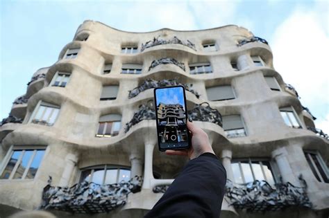 Guided Morning Tour of La Pedrera and optional Casa Batlló ticket