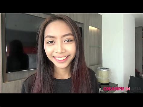 Pequeña joven tailandesa follada por un gran chico japonés XVIDEOS