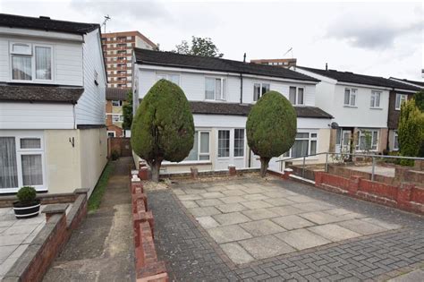 3 Bedroom Semi Detached House For Sale Hockwell Ring Luton Lu Lewsey