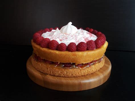 Naked Cake Framboise Rhubarbe Et Fleur D Oranger Toque De Choc