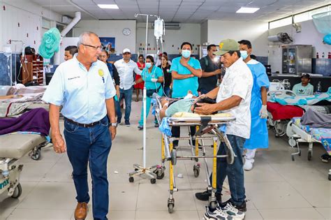 Gobernador Regional Visita Hospital Jamo Ii I Y Se Compromete A Mejorar