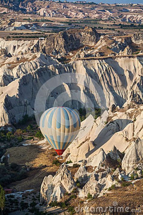 Globo Del Aire Caliente En Cappadocia Foto De Archivo Imagen De