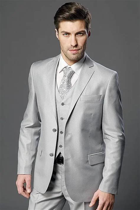 2017 New Arrivals Two Buttons Light Grey Groom Tuxedos Notch Lapel Groomsmen Wedding Prom Suits