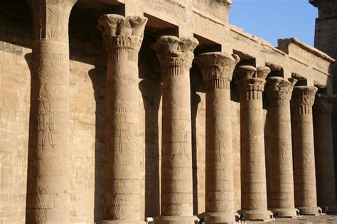 Columnas Egipcias En El Templo De Edfu Foto Premium