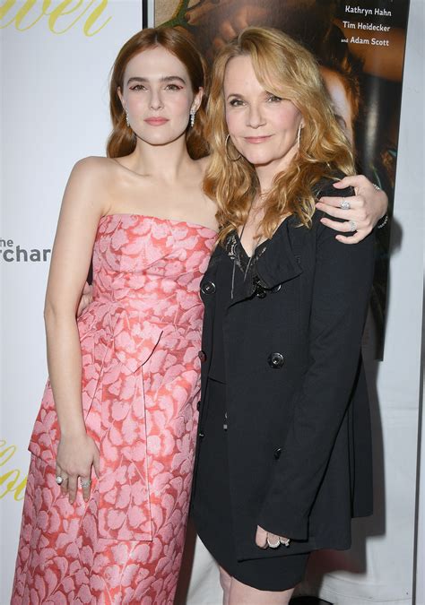 zoey deutch mom