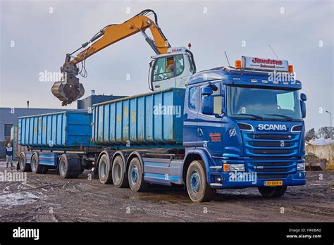 Loading Lorry Trailer Hi Res Stock Photography And Images Alamy