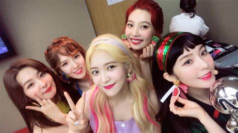 근황 레드벨벳red Velvet “빨간 맛 1위다아~~~ 대댕큐 러비들 축하해 멋쪄” 소다은 기자 톱스타뉴스