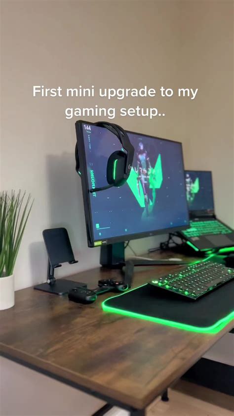 RGB headset stand : r/Headsets