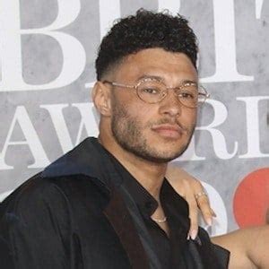 Alex Oxlade-Chamberlain - Age, Family, Bio | Famous Birthdays