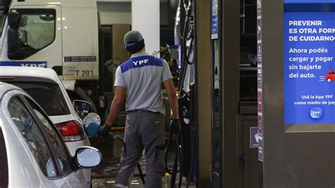 YPF aumentó 5 sus combustibles y acumuló subas de hasta 171 en