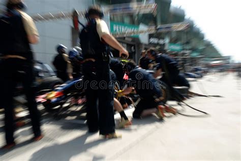 Scuderia Toro Rosso STR2 Team Editorial Photo - Image of 2007, scott ...