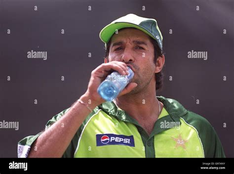 Pakistan Captain Wasim Akram Cools Down With A Drink Hi Res Stock