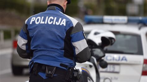 POLICIJA REGULIRA PROMET U Vodnjanu Se Sudarili Kamion I Automobil