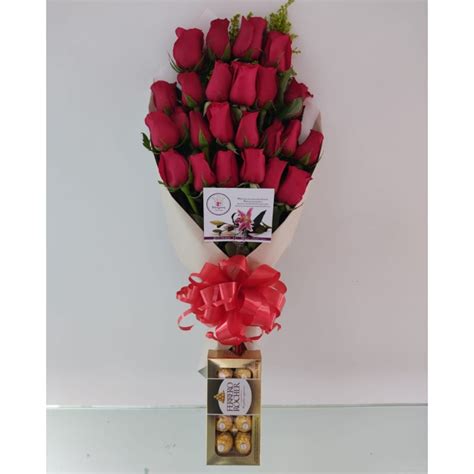 Bouquet De Rosas Con Ferreros