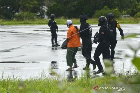 Densus 88 Detains 14 Terror Suspects ANTARA News