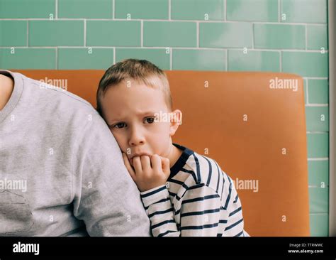 Comer fuera de la familia fotografías e imágenes de alta resolución Alamy